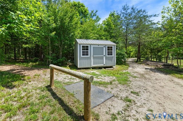 3269 Lowry Rd, Columbia, VA 23038