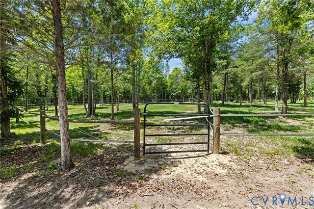 3269 Lowry Rd, Columbia, VA 23038