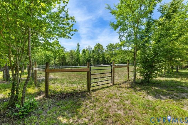 3269 Lowry Rd, Columbia, VA 23038