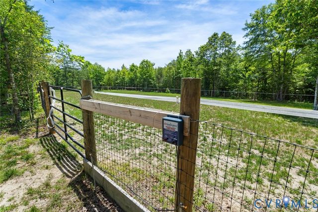 3269 Lowry Rd, Columbia, VA 23038