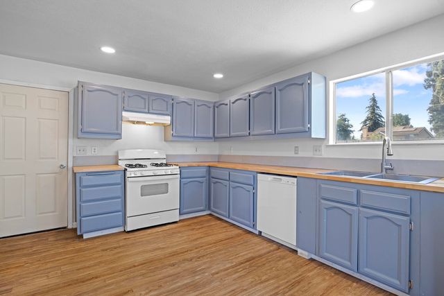 829 E Trinidad Avenue, Visalia, CA 93292