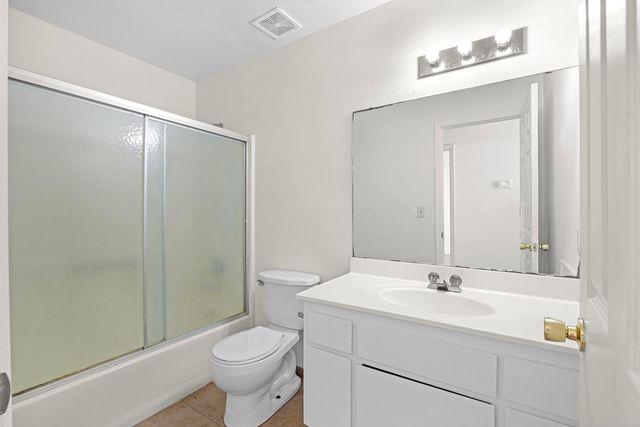 829 E Trinidad Avenue, Visalia, CA 93292