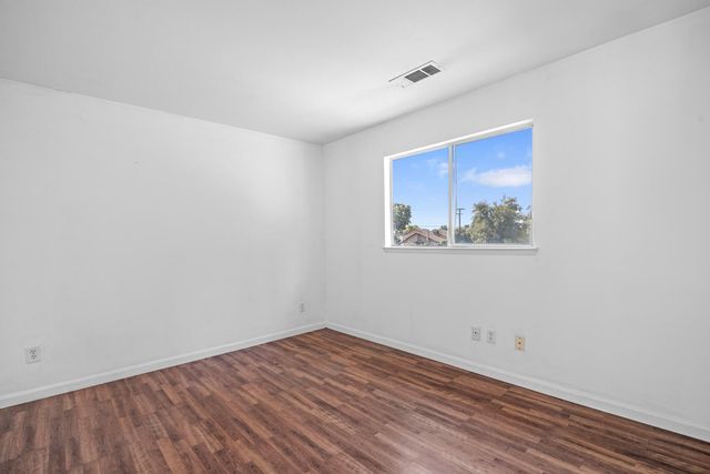 829 E Trinidad Avenue, Visalia, CA 93292