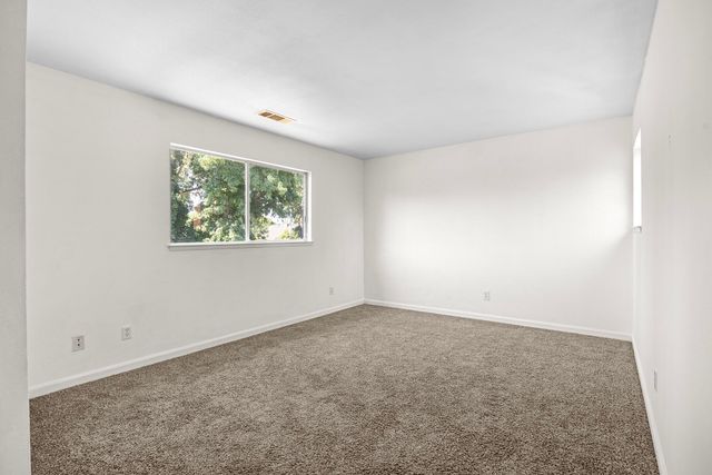 829 E Trinidad Avenue, Visalia, CA 93292