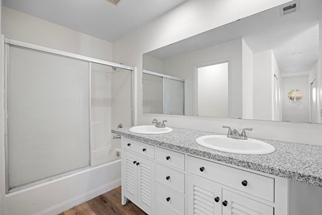 829 E Trinidad Avenue, Visalia, CA 93292