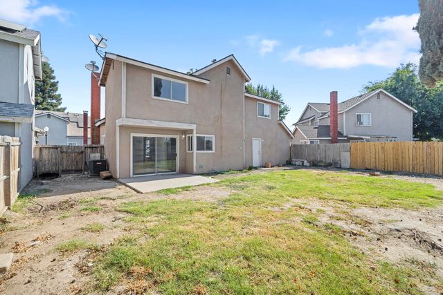 829 E Trinidad Avenue, Visalia, CA 93292