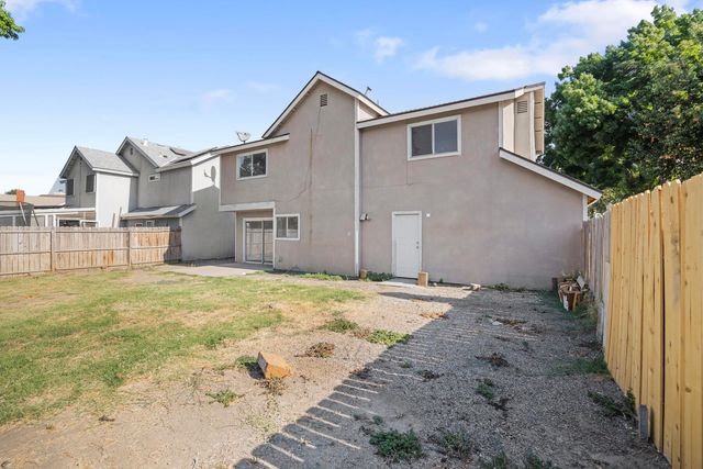 829 E Trinidad Avenue, Visalia, CA 93292