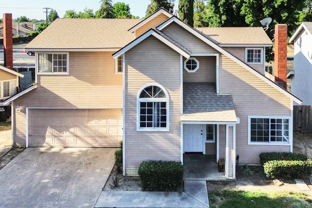 829 E Trinidad Avenue, Visalia, CA 93292