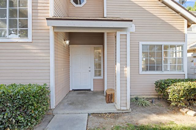 829 E Trinidad Avenue, Visalia, CA 93292
