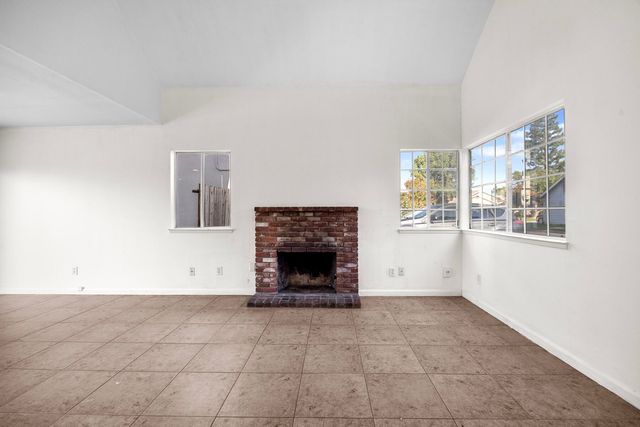 829 E Trinidad Avenue, Visalia, CA 93292