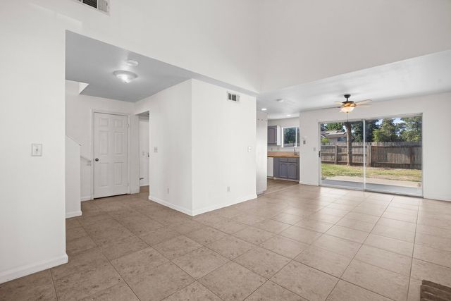 829 E Trinidad Avenue, Visalia, CA 93292