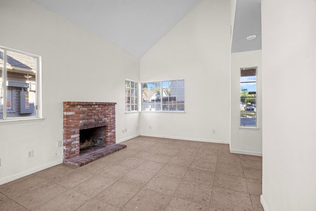 829 E Trinidad Avenue, Visalia, CA 93292