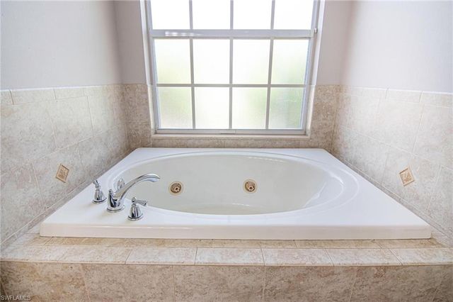 1824 NW 21st PL, Cape Coral, FL 33993