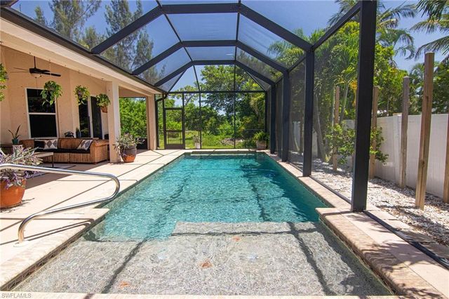 1824 NW 21st PL, Cape Coral, FL 33993
