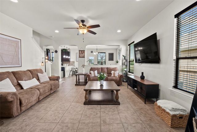351 New Bridge DR, Kyle, TX 78640