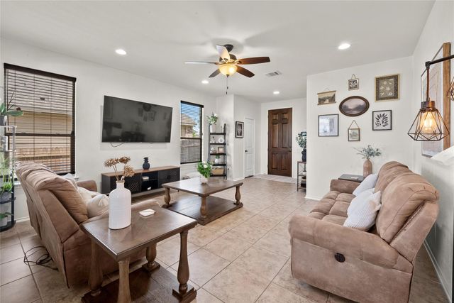 351 New Bridge DR, Kyle, TX 78640