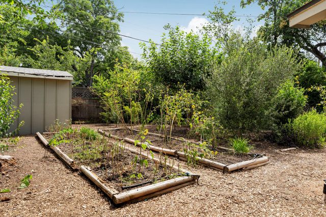 1416 Corona DR, Austin, TX 78723