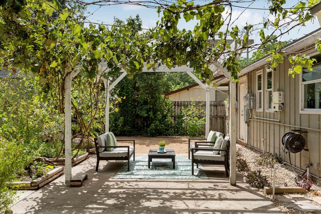 1416 Corona DR, Austin, TX 78723