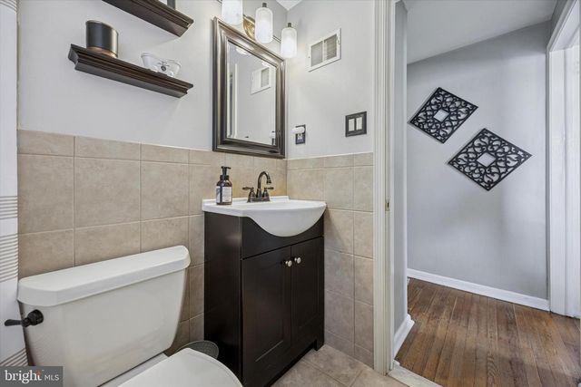539 OVERLOOK RD, Philadelphia, PA 19128