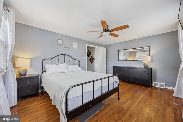 539 OVERLOOK RD, Philadelphia, PA 19128