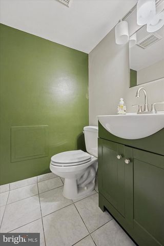539 OVERLOOK RD, Philadelphia, PA 19128