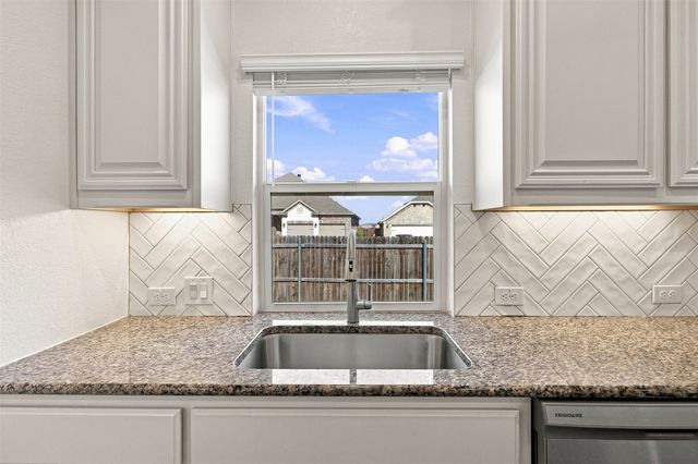 303 Pineview Lane, Ponder, TX 76259