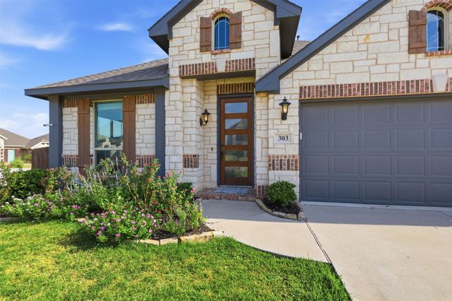 303 Pineview Lane, Ponder, TX 76259