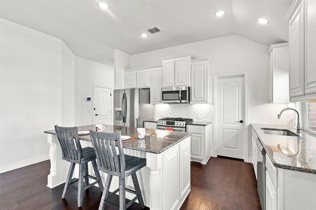 303 Pineview Lane, Ponder, TX 76259