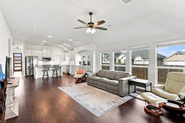 303 Pineview Lane, Ponder, TX 76259