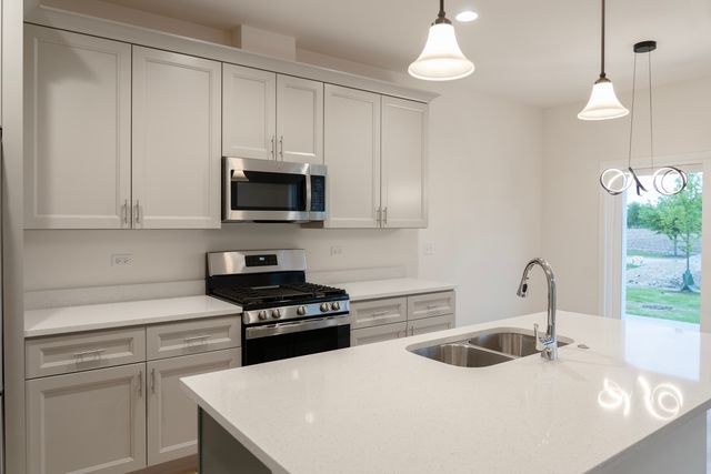 513 Amherst Drive, Sycamore, IL 60178