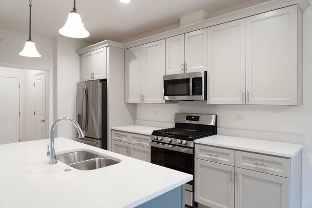 513 Amherst Drive, Sycamore, IL 60178