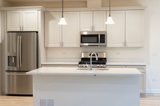 513 Amherst Drive, Sycamore, IL 60178