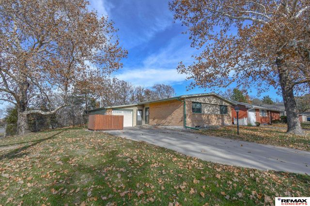 7000 S Wedgewood Drive, Lincoln, NE 68510