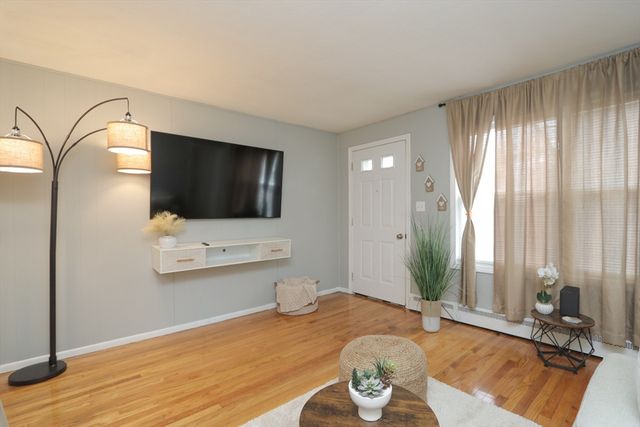 140 Eddy St, Springfield, MA 01104