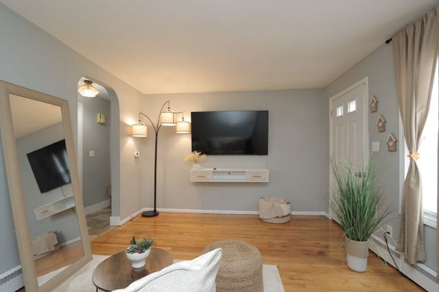 140 Eddy St, Springfield, MA 01104