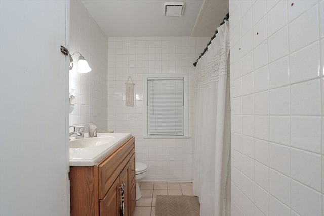 140 Eddy St, Springfield, MA 01104