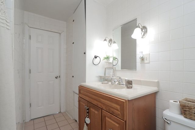 140 Eddy St, Springfield, MA 01104