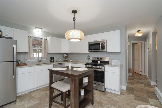 140 Eddy St, Springfield, MA 01104