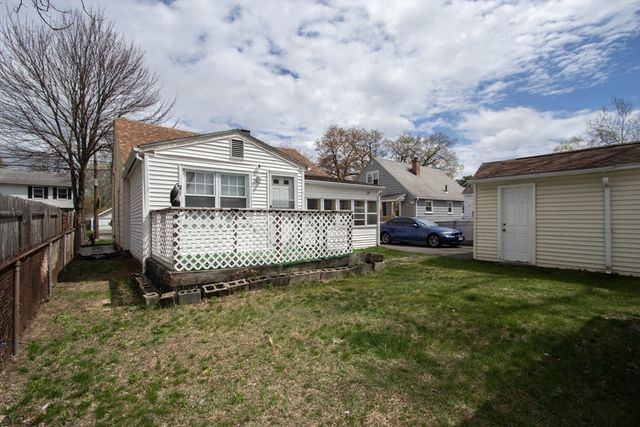 140 Eddy St, Springfield, MA 01104