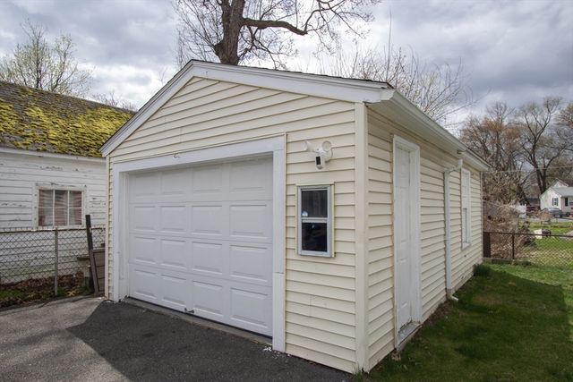 140 Eddy St, Springfield, MA 01104