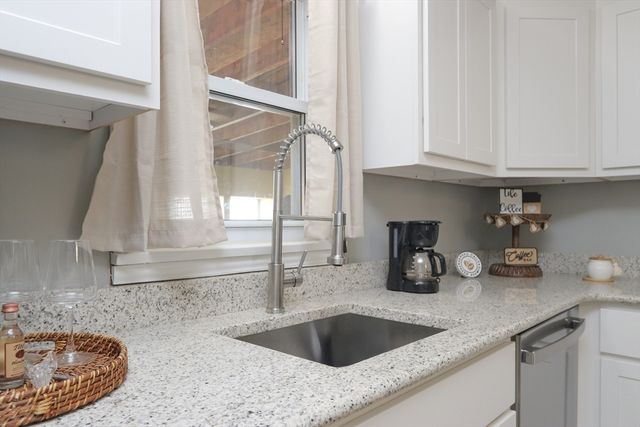140 Eddy St, Springfield, MA 01104