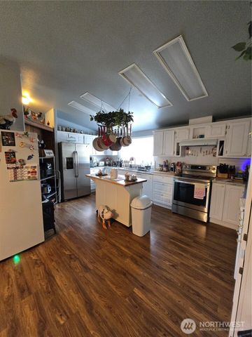1466 Ferrier Road, Winlock, WA 98596