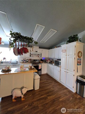 1466 Ferrier Road, Winlock, WA 98596