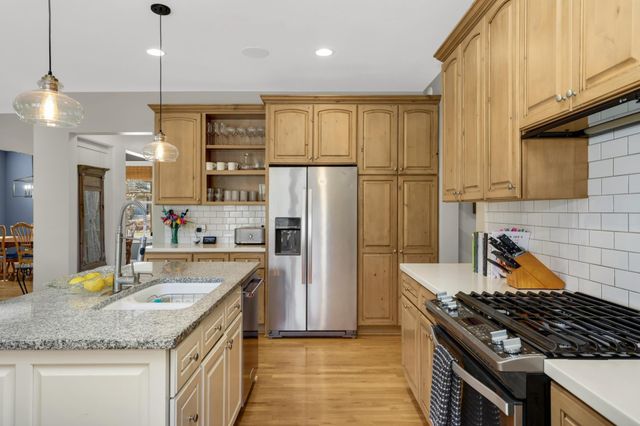 15782 Cobblestone Lake Parkway, Apple Valley, MN 55124