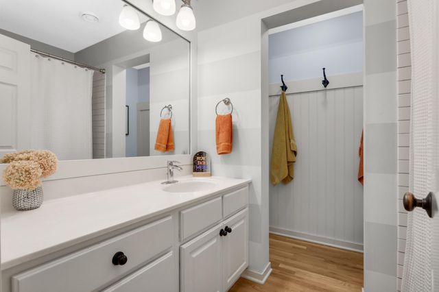 15782 Cobblestone Lake Parkway, Apple Valley, MN 55124