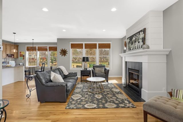 15782 Cobblestone Lake Parkway, Apple Valley, MN 55124