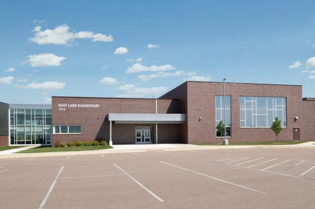 15782 Cobblestone Lake Parkway, Apple Valley, MN 55124