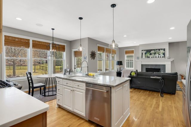 15782 Cobblestone Lake Parkway, Apple Valley, MN 55124