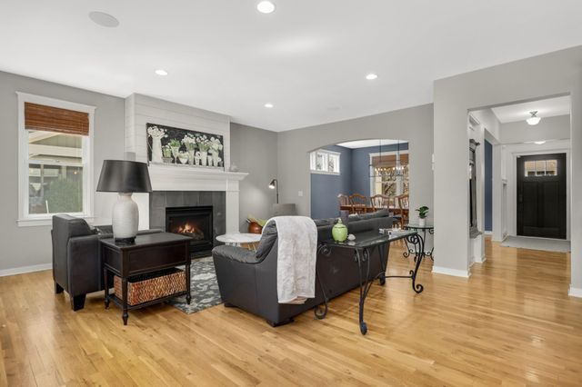 15782 Cobblestone Lake Parkway, Apple Valley, MN 55124