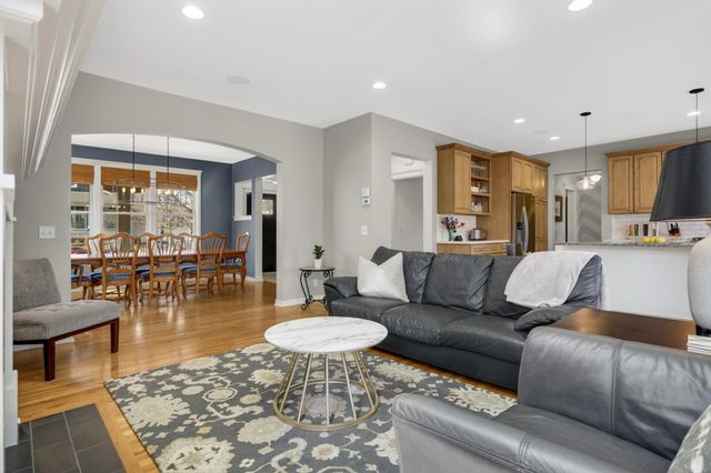 15782 Cobblestone Lake Parkway, Apple Valley, MN 55124